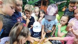 Děti si řemeslo osahají i ochutnají Foto Archiv Medová královna